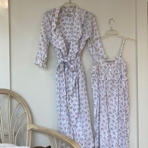 Laura Ashley vintage 1980’s robe and gown set. 100% cotton lovely floral print.